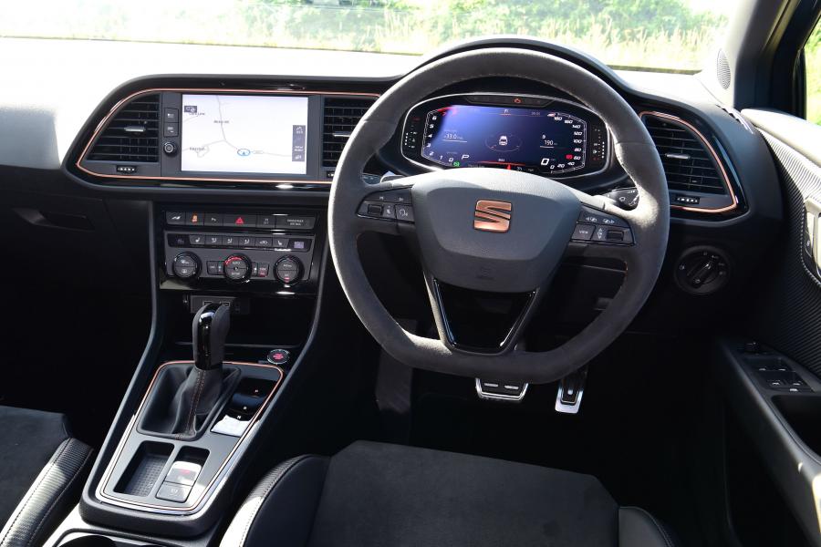 Торпедо Seat Leon Cupra R ST by ABT 2019 года  (UK) (фото 10 из 17)